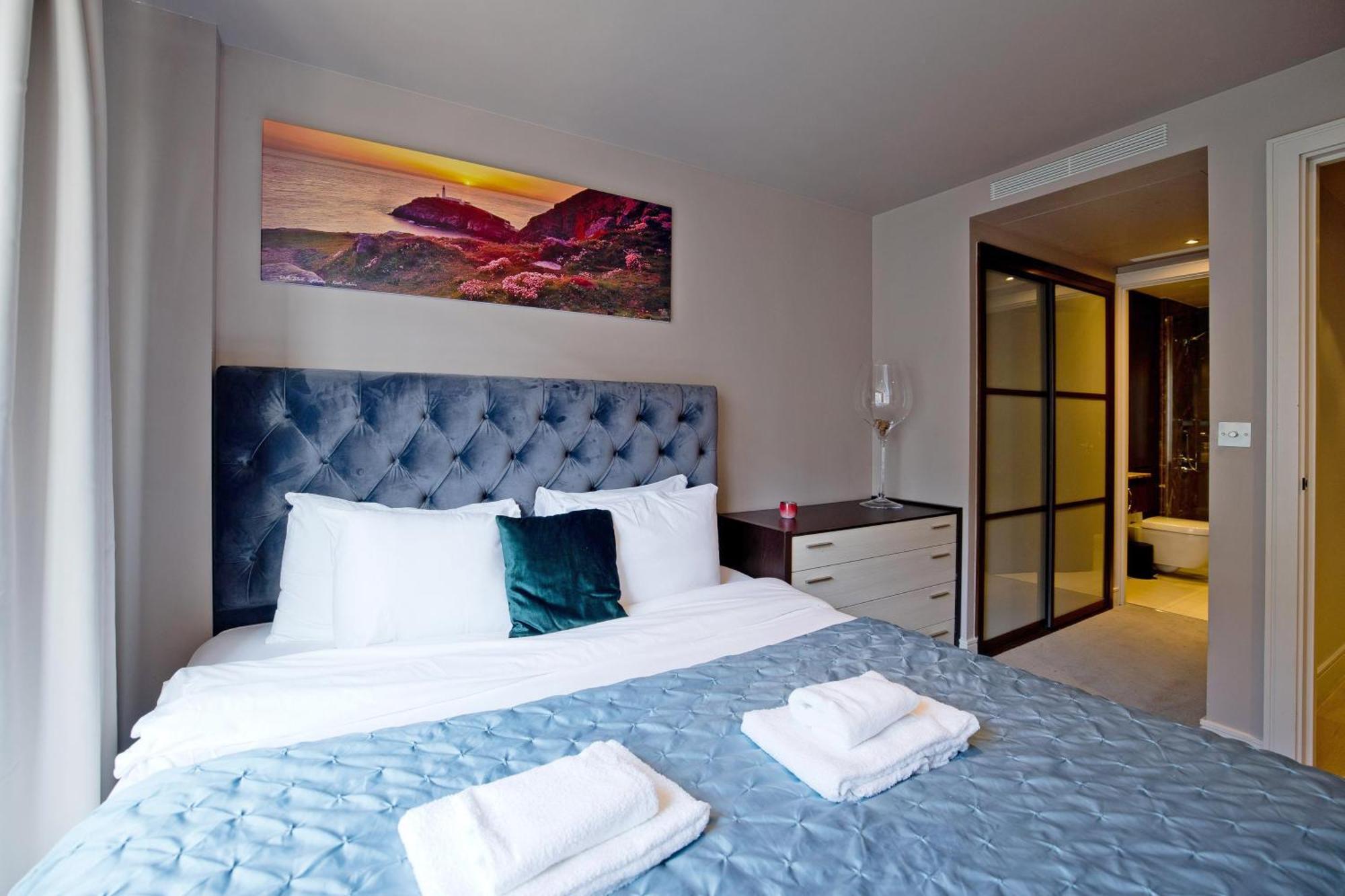 Modern 2br Ac Chelsea Creek *