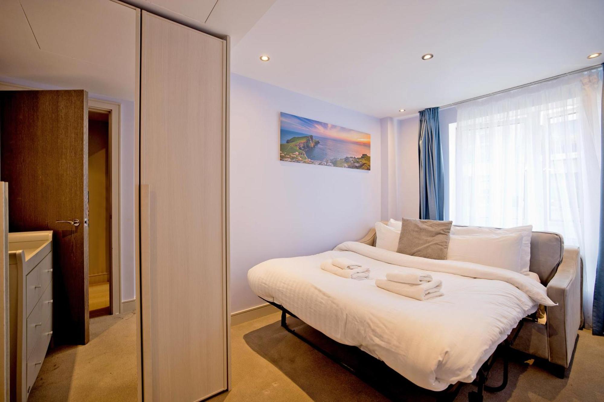 Modern 2br Ac Chelsea Creek